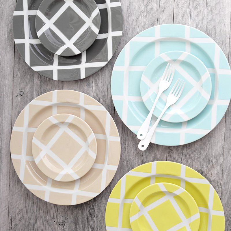 グレー・イエロー・ベージュ・水色のプレート