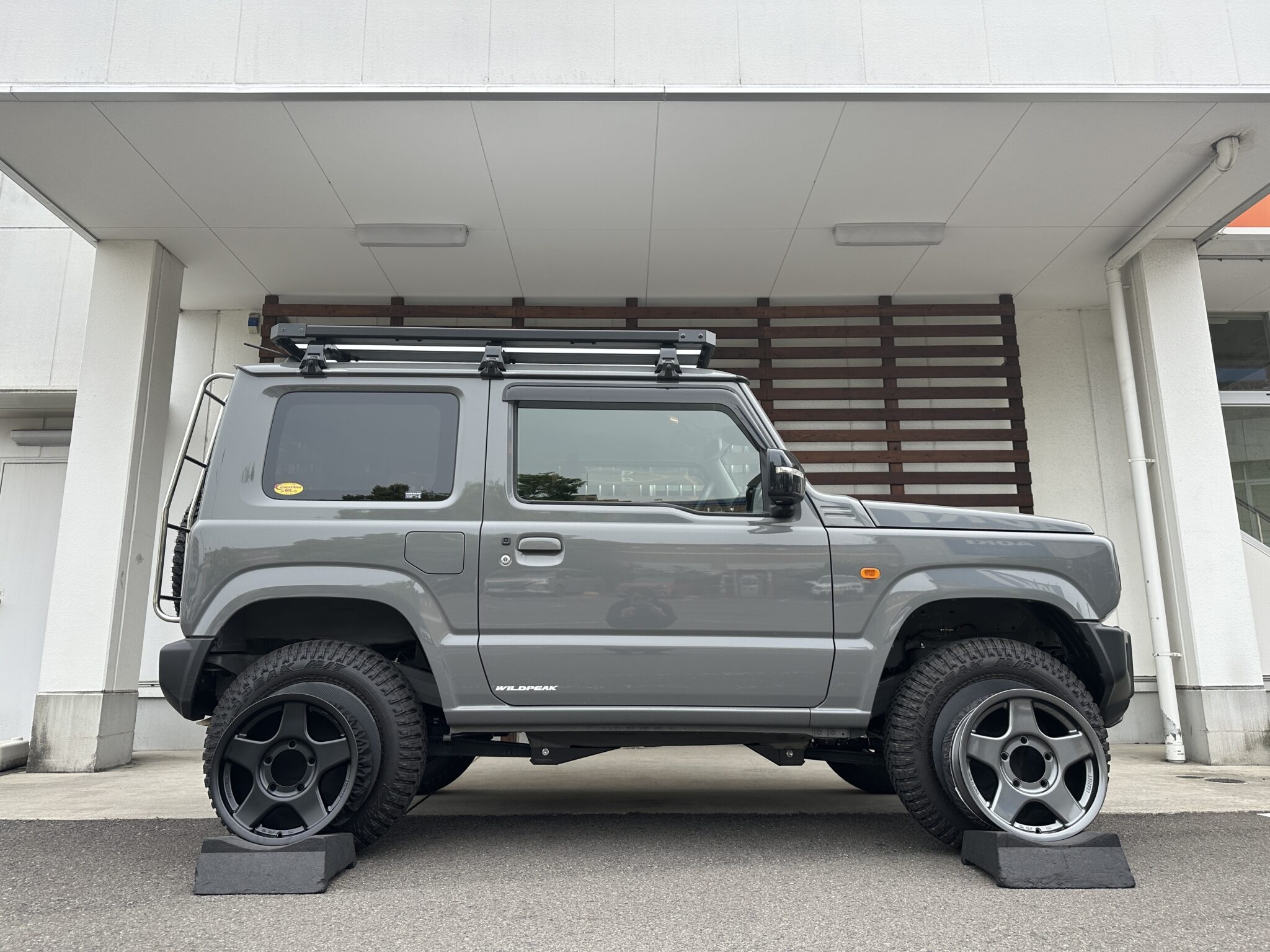 4x4エンジニアリング ブラッドレー V アルミホイール 1本 ハイラックス 215系(17×8J 6-139.7 INSET20)4×4 Engineering BRADLEY V｜t-four2010｜03