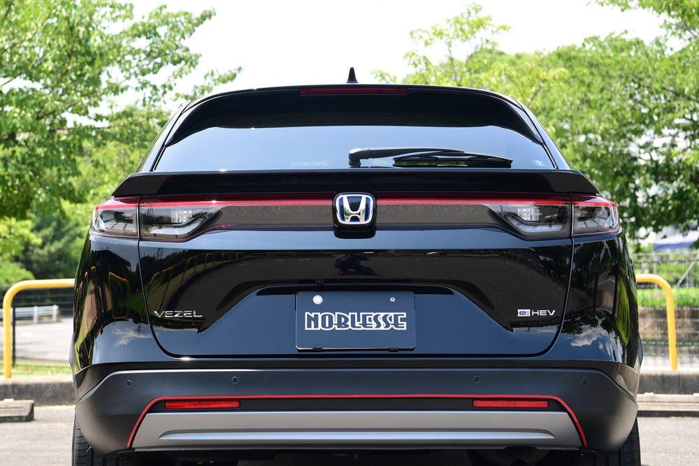 ノブレッセ ルーフスポイラー (塗装済/FRP)ヴェゼル VE-RS-NH731P NOBLESSE エアロ 外装 |  | 01