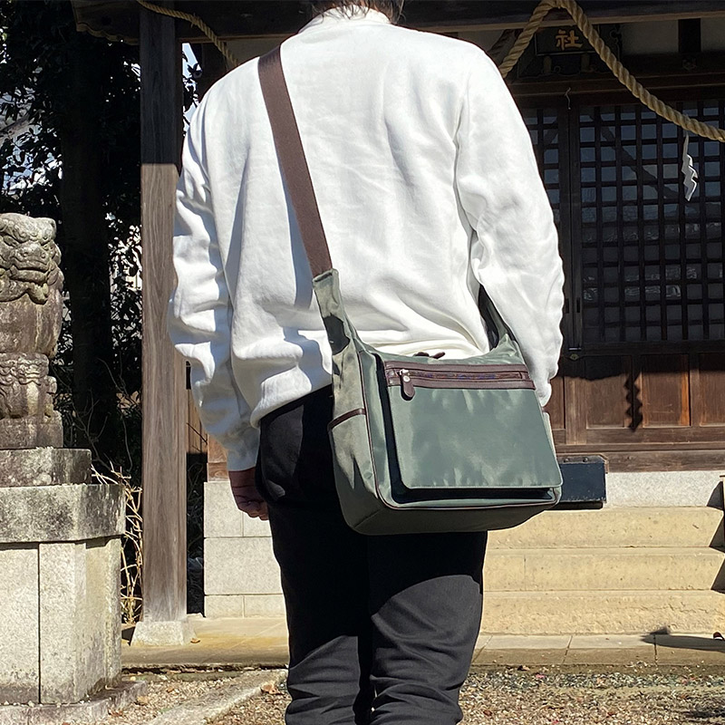 ミニショルダーバッグ メンズ ナイロン 軽量 ヨコ型 BLAZER CLUB 横型