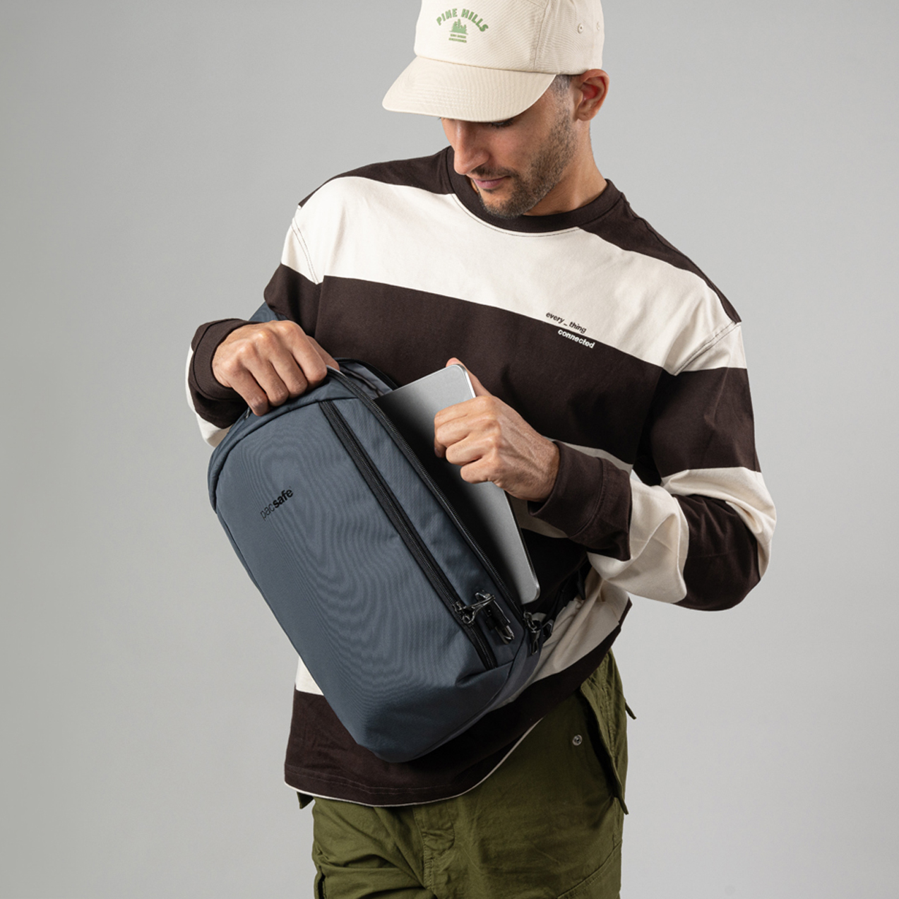 PacSafe / パックセーフ Vibe 325 anti-theft sling pack【 バイブ325 】スリングバッグ ボディバッグ  ワンショルダー バッグ : pac0101 : 旅行用品の専門店 コンサイス - 通販 - Yahoo!ショッピング