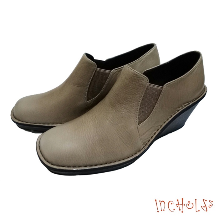 インコルジェ 2027 オリーブ ウェッジハイヒールスリッポンシューズ