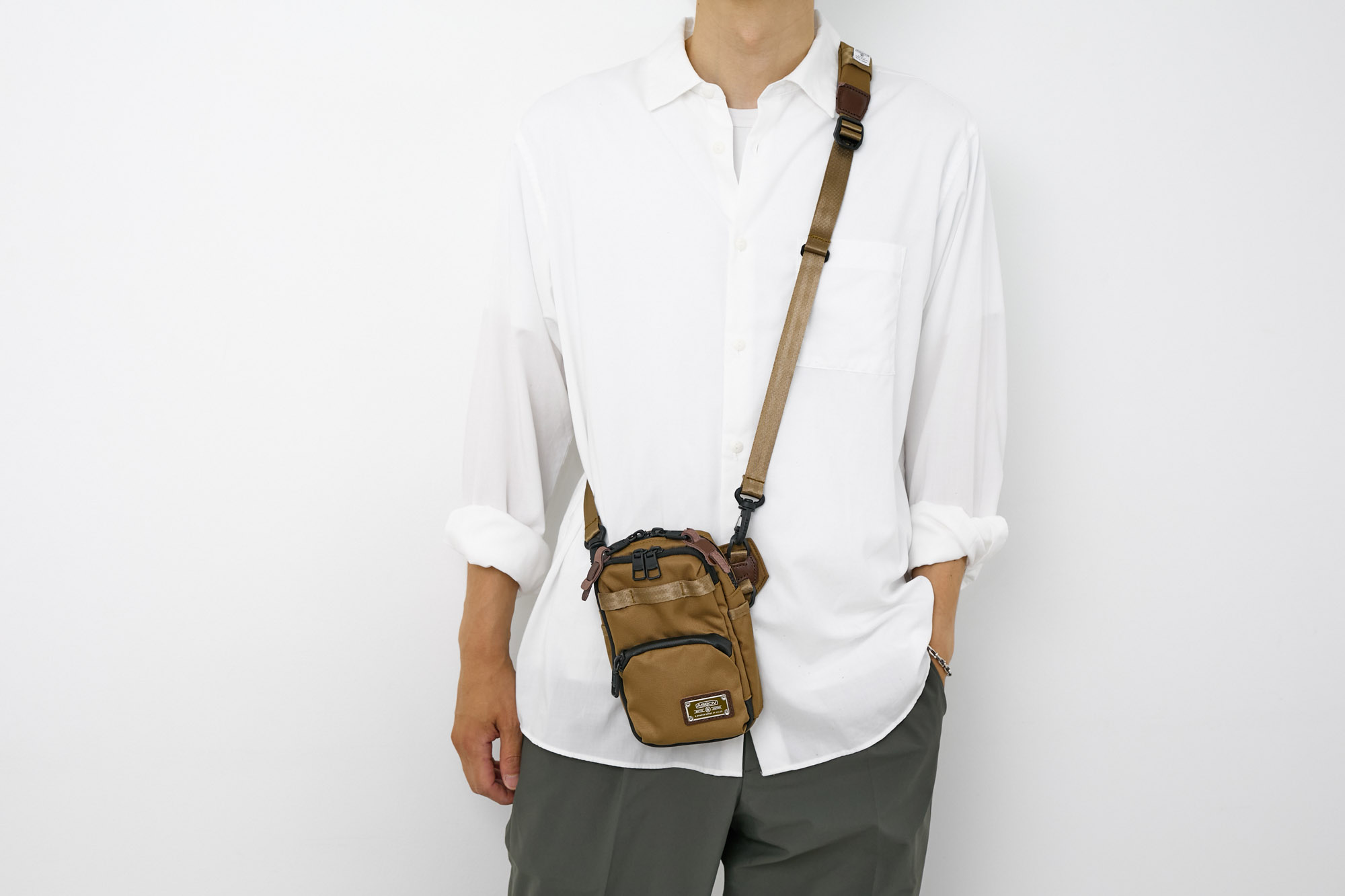 AS2OV/アッソブ」コーデュラドビー305D ウォレットショルダー　カーキ AS2OV（アッソブ） Wプレゼント付 CORDURA DOBBY 305D コーデュラ