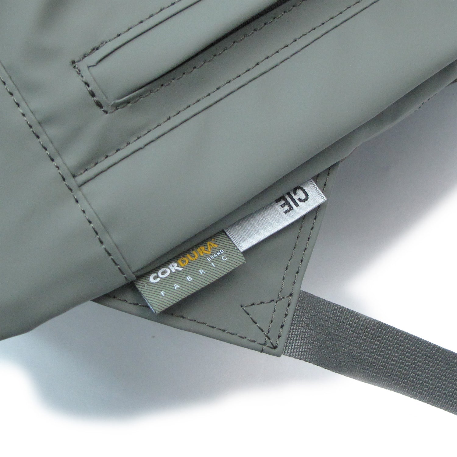 シー 3プレゼント付 CIE シー GRID3 2WAY バックパック（L） 032059の画像