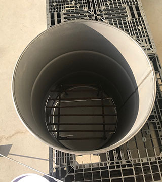 ドラム缶 焼却器 200L 家庭用 焼却炉 フタ・ロストル・灰かき棒付 燻製 ドラム缶 焼却器 200L 家庭用 焼却炉 フタ・ロストル・灰かき棒付 燻製