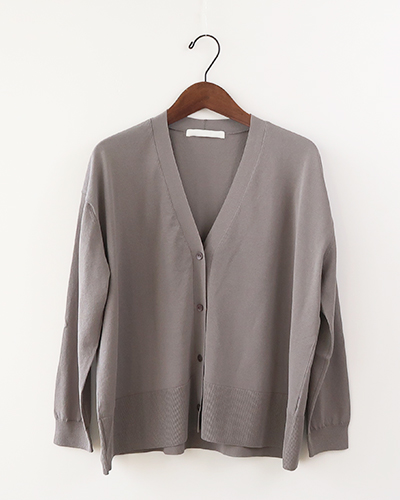 evam eva新品未使用woolカーディガン evam eva(エヴァムエヴァ)Vネック 「renew-wool」 カーディガン