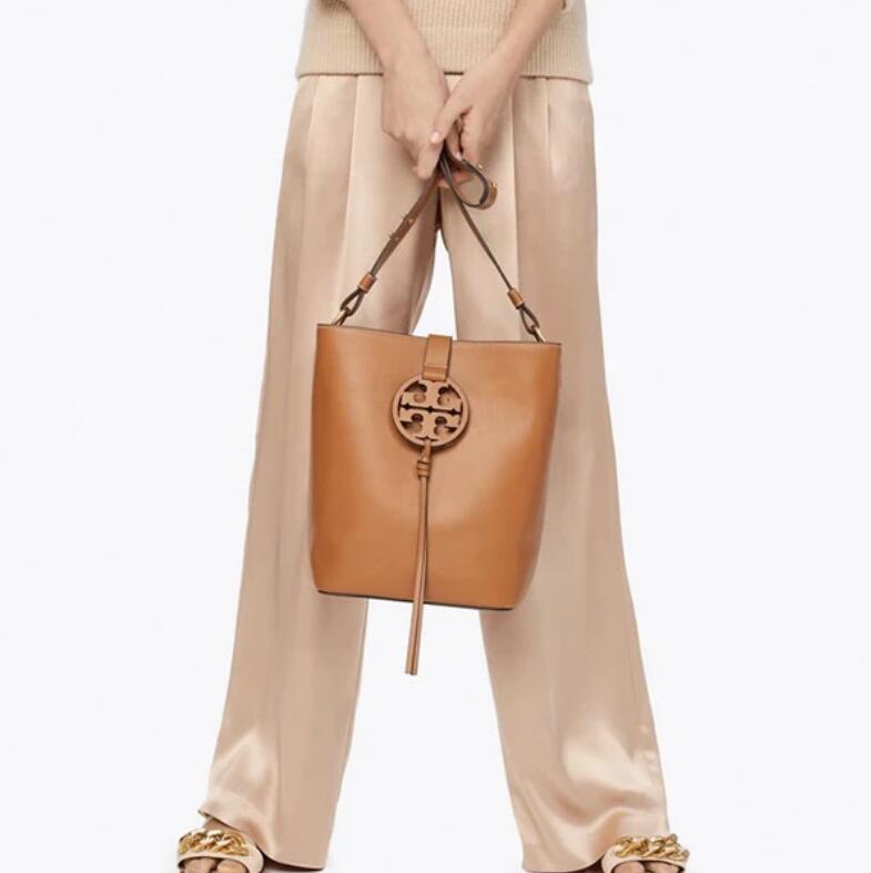 トリーバーチ ショルダーバッグ Tory Burch ミラー ホーボーバッグ レザー 2WAY プレゼント 誕生日 贈り物 新春 レディース 【66%OFF!】 セール 49013 バッグ トリーバーチ ショルダーバッグ Tory Burch ミラー ホーボーバッグ レザー 2WAY プレゼント 誕生日 贈り物 新春 レディース 【66%OFF!】 セール 49013 バッグ