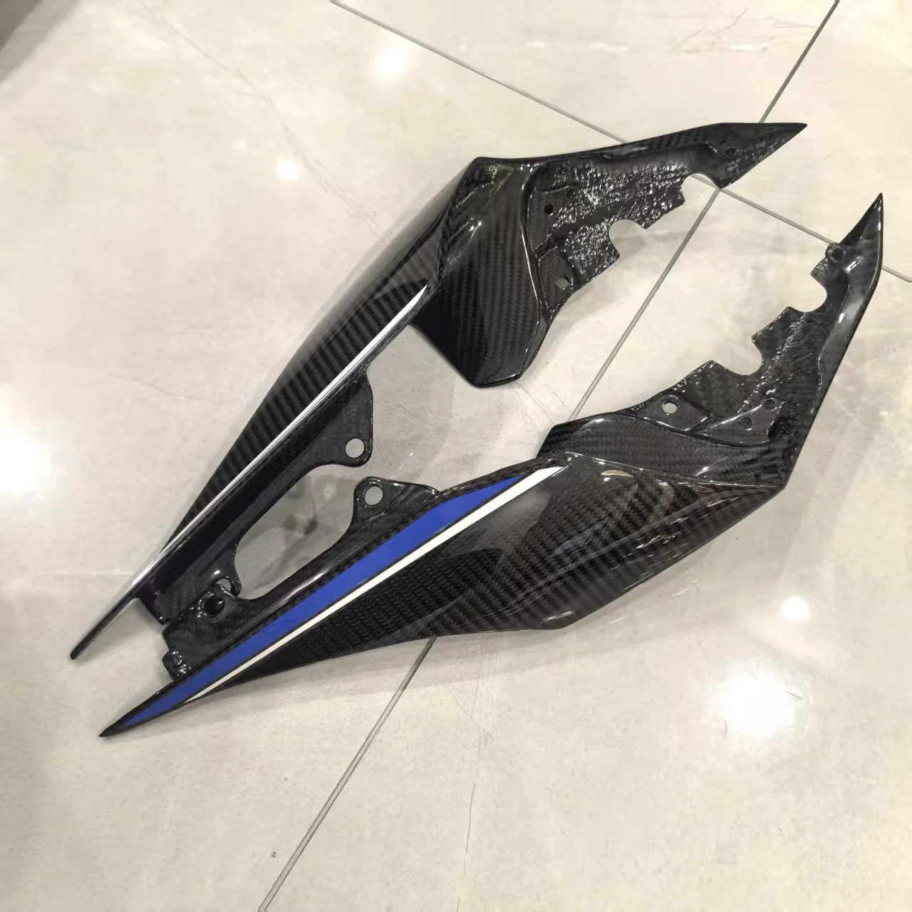 【並行輸入品】ヤマハ YZF-R1 R1 R1M 2020 2021 2022 2023 2024 2025 カーボンアクセサリー ウィングレットパーツ フェアリング フェンダー パネル カバーキットの画像