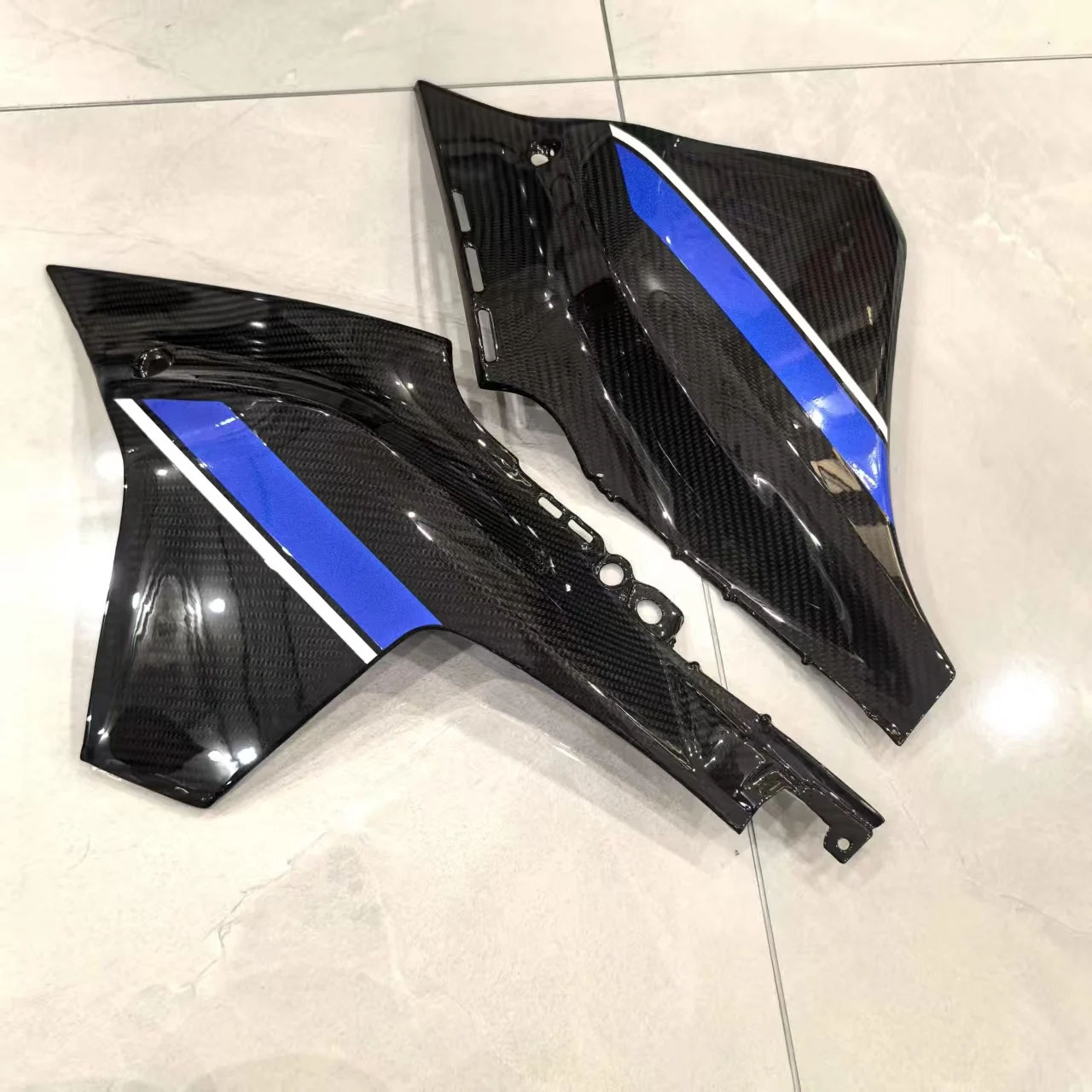 【並行輸入品】ヤマハ YZF-R1 R1 R1M 2020 2021 2022 2023 2024 2025 カーボンアクセサリー ウィングレットパーツ フェアリング フェンダー パネル カバーキットの画像