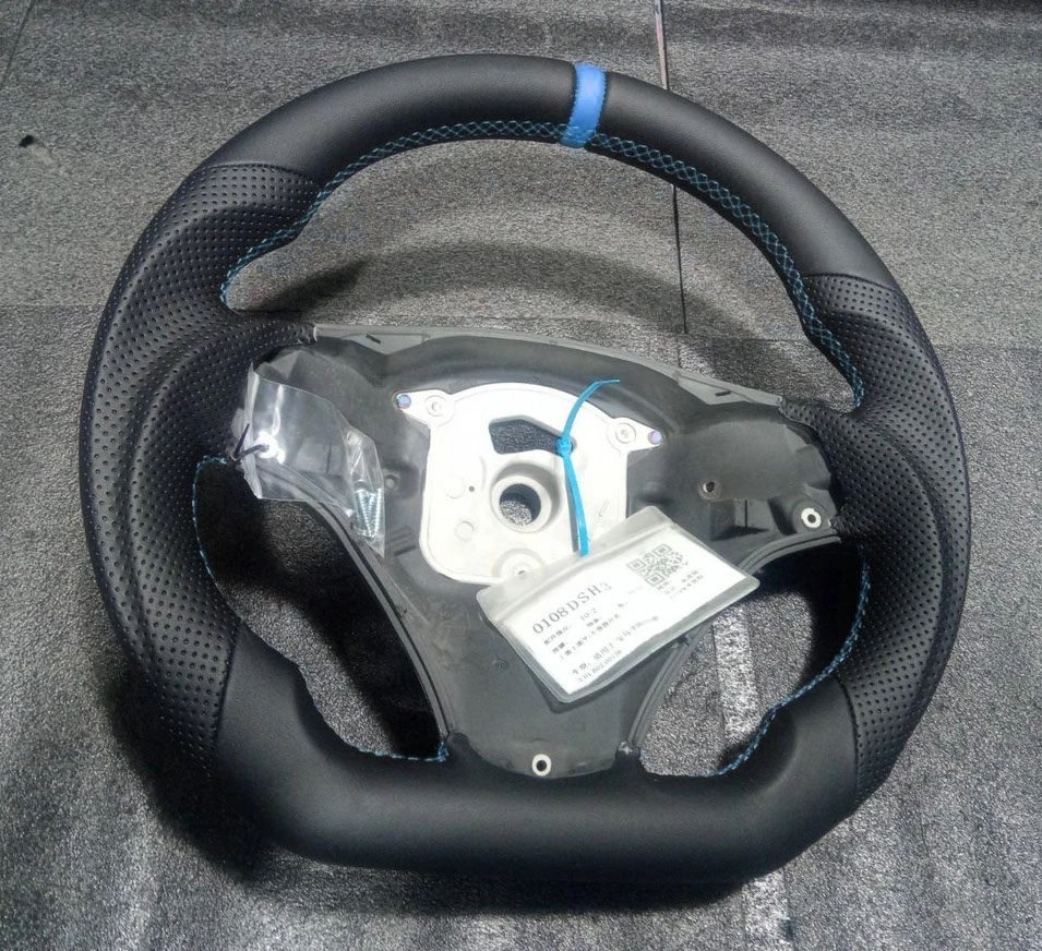 【並行輸入品】Bmw 1 3 シリーズ E90 E91 E92 E93 E89 E87 E70 E84 E82 E81 328i 335i 135i 325i フルレザー車 ステアリングホイールカーアクセサリーの画像