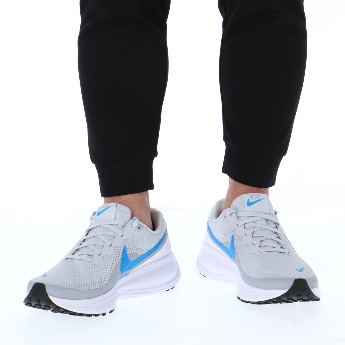 NIKE（ナイキ） ランニングシューズ メンズ レボリューション 8