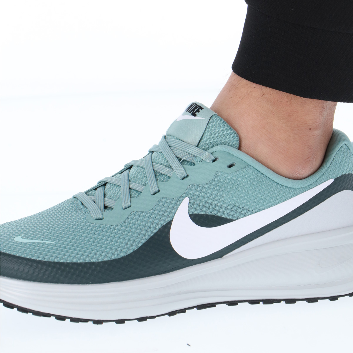 NIKE（ナイキ） ランニングシューズ メンズ レボリューション 8