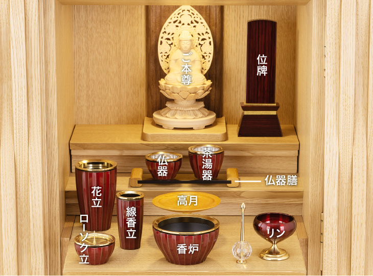 木製仏像と装飾的仏壇セット