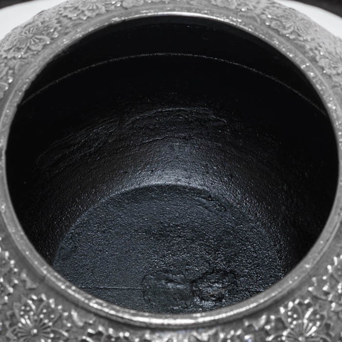 南部鉄器 鉄瓶 送料無料 ”砂鉄 鉄瓶千鳥桜 1.8L 桐箱付