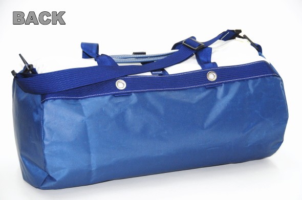 背面はシンプルな無地