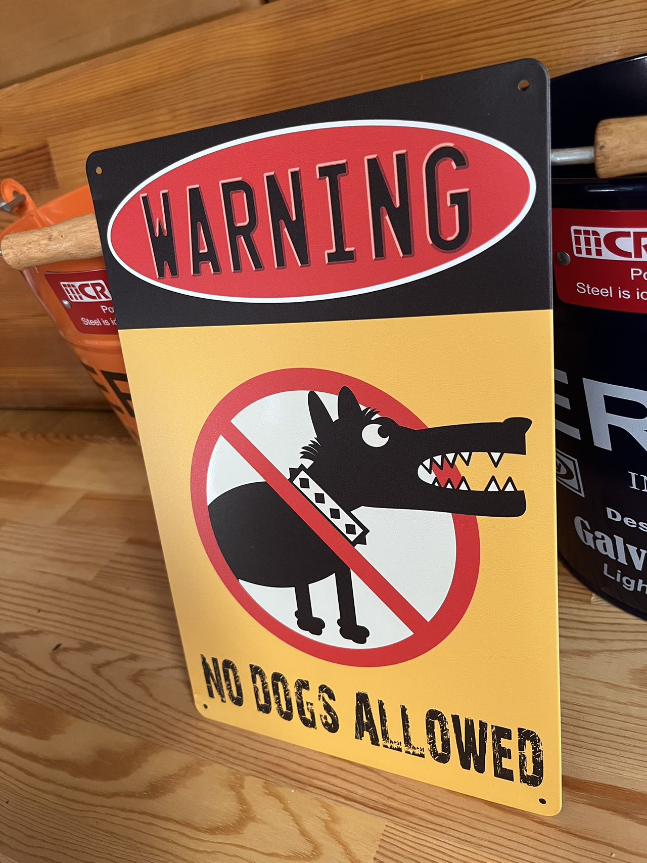ブリキ看板 犬に注意 BEWARE OF DOG ペット持ち込み禁止 警告 猛犬注意 20cm×30cm アメリカ USA レリーフ、アート 