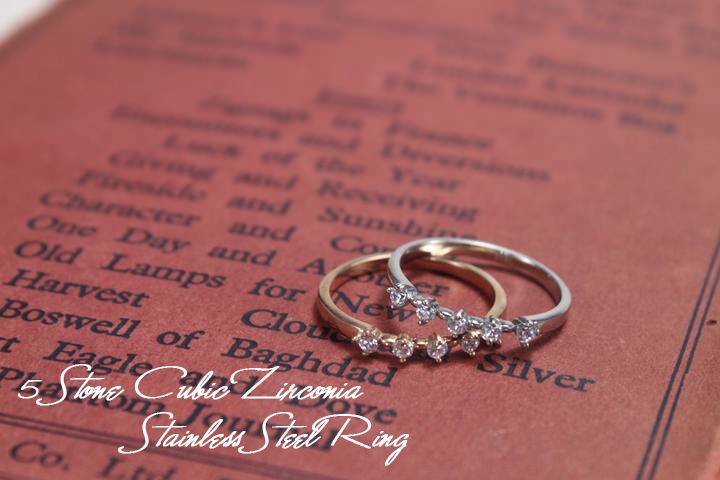 Pianissimo(ピアニッシモ) 5ストーンキュービックジルコニア付きステンレスリング