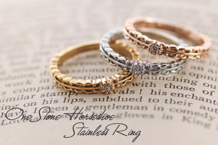 Pianissimo(ピアニッシモ) キュービックジルコニア付きホースシューステンレスリング