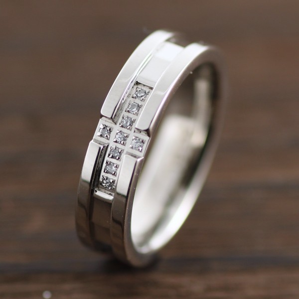 キュービックジルコニア付きクロスステンレスリング