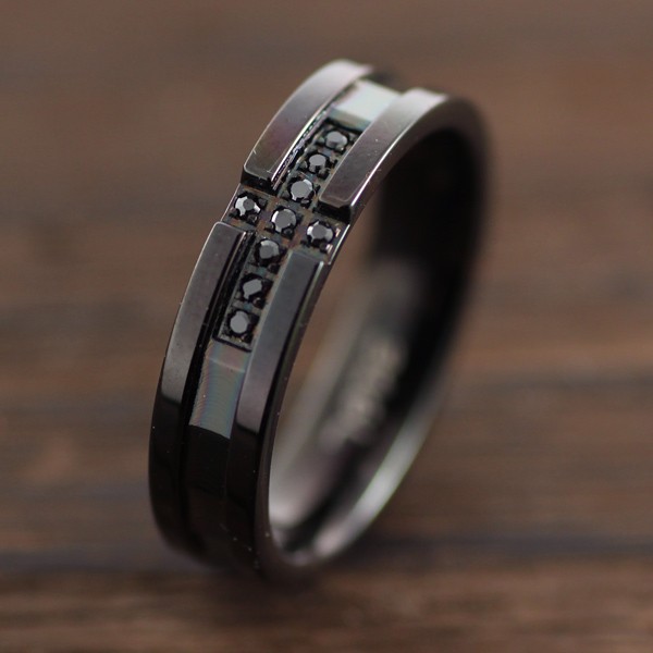 キュービックジルコニア付きブラッククロスステンレスリング