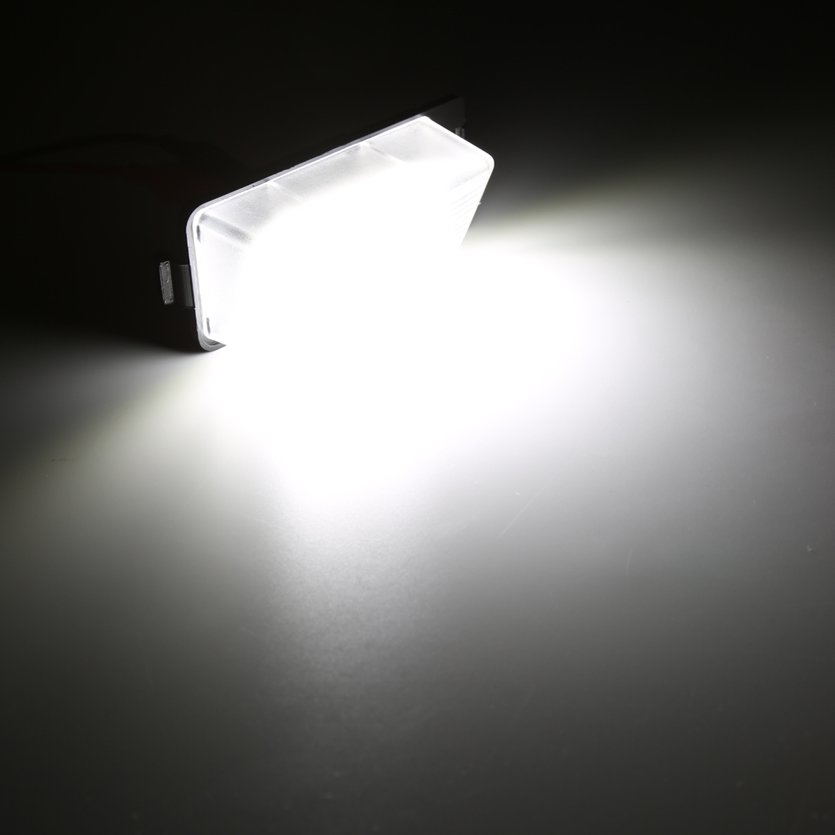 LEDライセンスランプ GT-R R35 フェアレディZ Z33 Z34 ナンバー灯 互換品 26510-CD000 26510-CD00A RZ119 | 日産 | 02