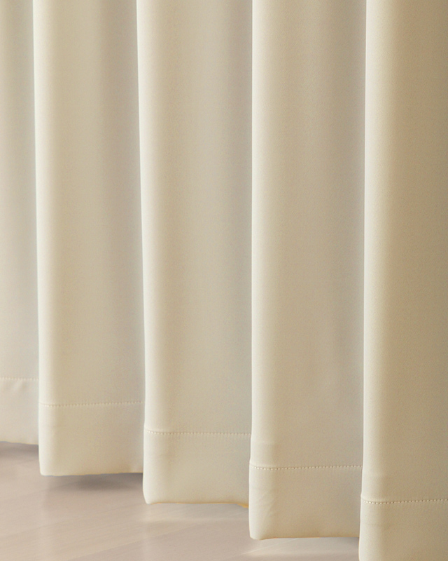 1級遮光カーテン 無地防炎加工 5265ライトベージュDP104の写真
