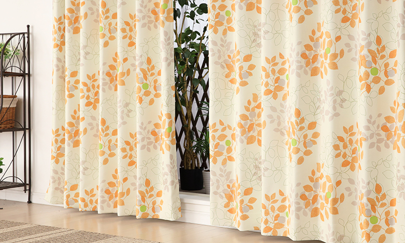 3級遮光カーテン8331リーフ柄プリントオレンジ系の写真【カーテン天国】