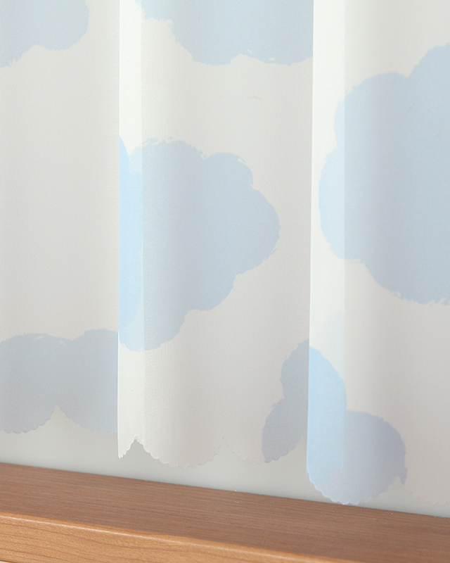 カーテン天国 カフェカーテン 雲柄プリント 水色 良く透けるボイル生地
