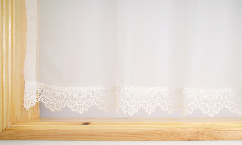 カーテン天国 カフェカーテン レース ボイル 裾トリムつき 外が見える