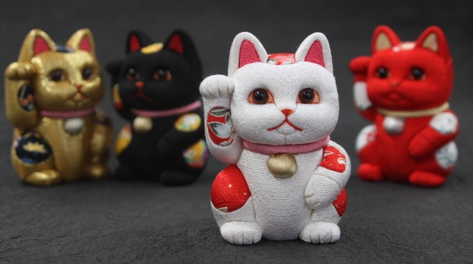 招き猫 置物 金/白/黒/赤 小 10cm 柿沼人形 日本製 : 手しごと