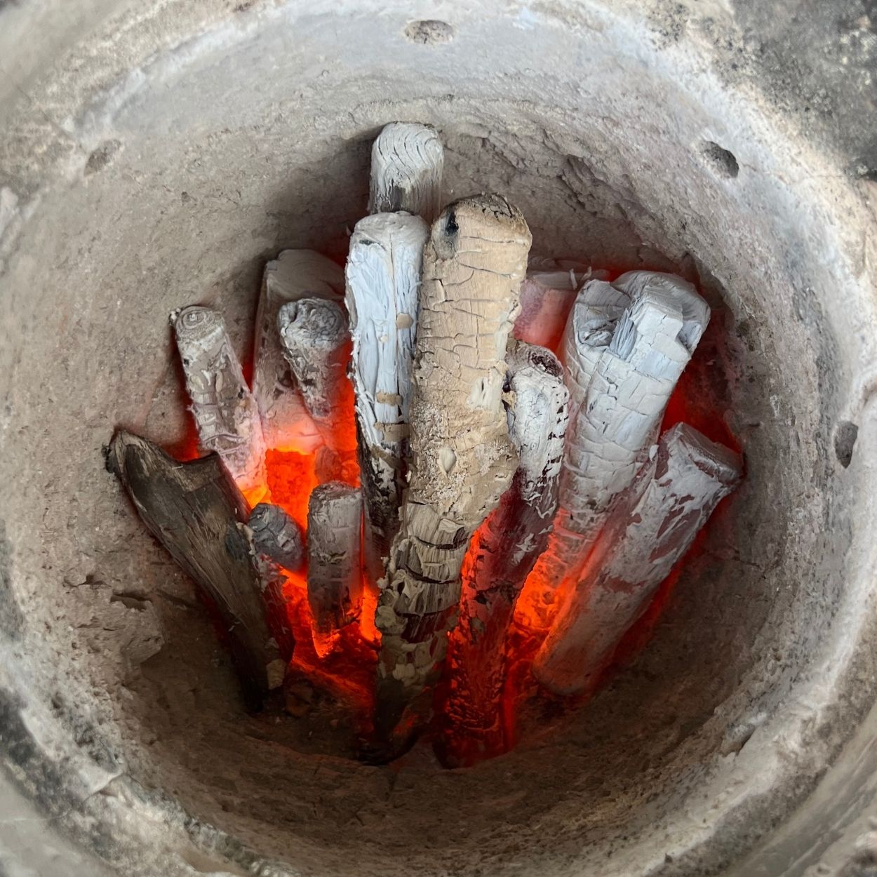 ラオス産 天然備長炭 荒割小 15kg 業務用 白炭 キャンプ用 BBQ用 長
