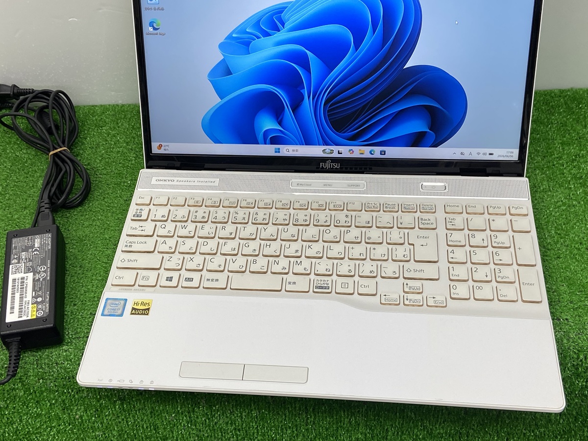 LIFEBOOK FUJITSU AH53/D1 FMVA53D1W i7第8世代 ノートPC Core i7