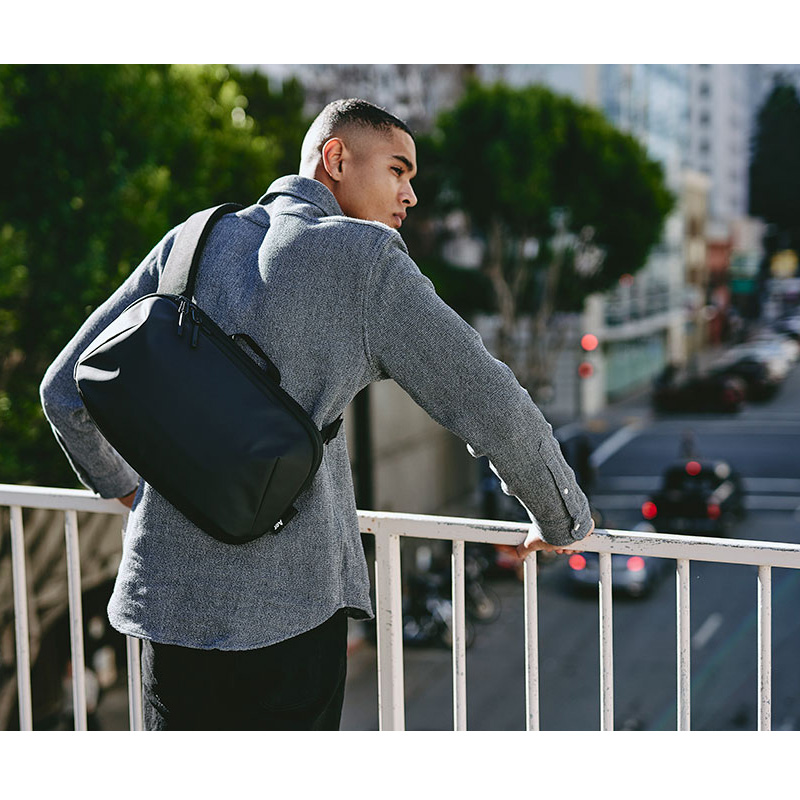 AER Tech Sling Black エアー テック スリング 黒色 - ボディーバッグ