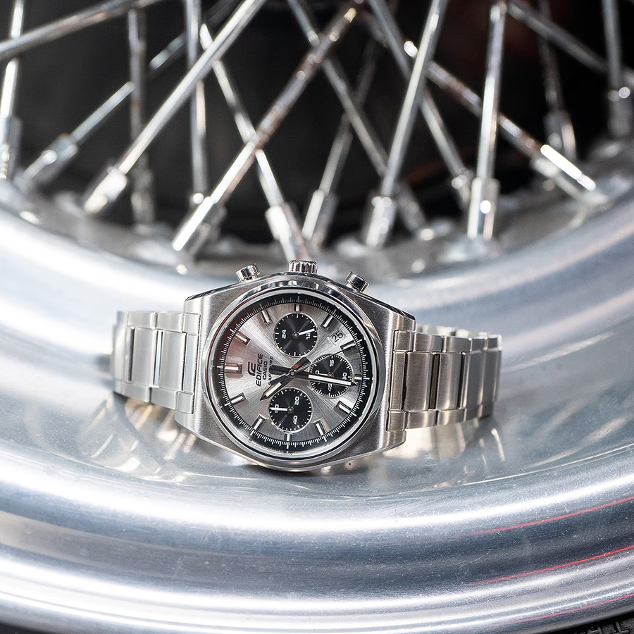 新品未使用✨ CASIO EDIFICE クロノグラフ腕時計 シルバー カシオ EDIFICE（CASIO） カシオ エディフィス クオーツ クロノグラフ EFB