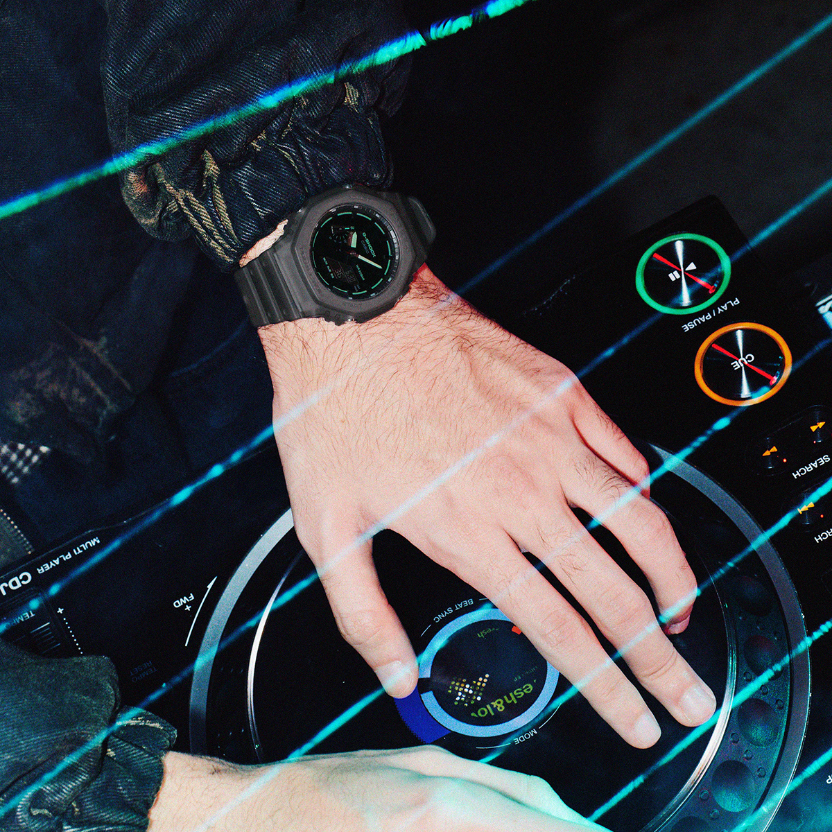 G-SHOCK スモークライト クリーンサーフェスダイヤル GA-2100K-1AJF