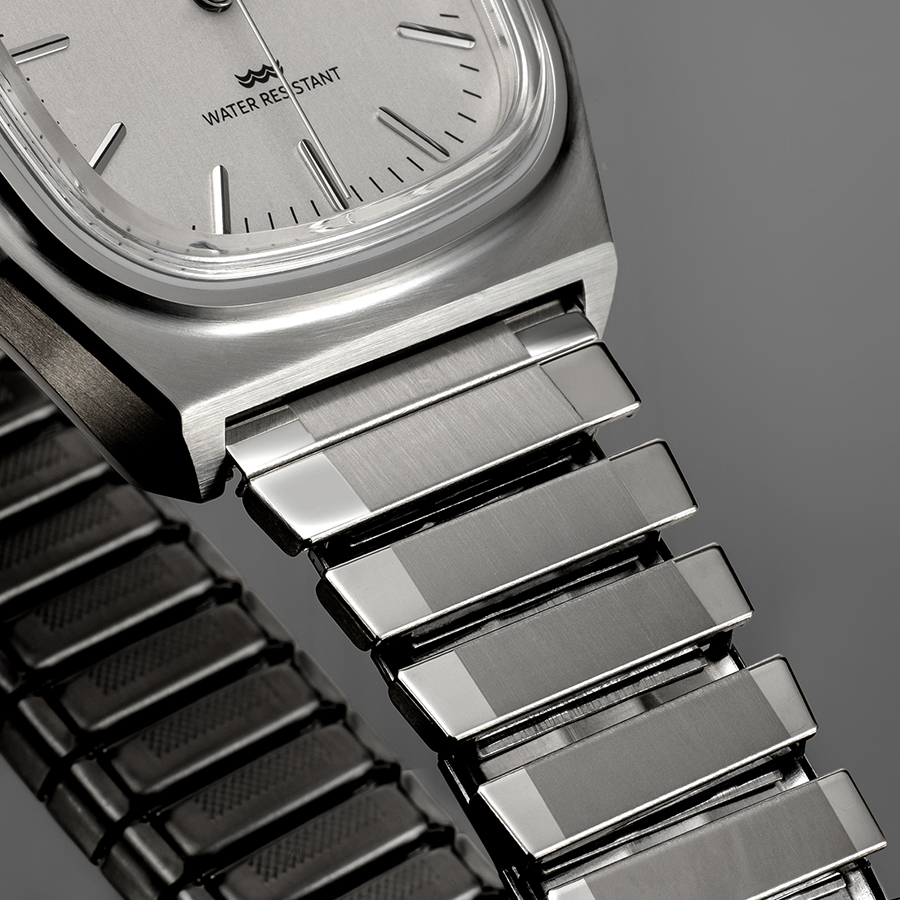 【新品】タイメックス シルバー1983 リイシューTIMEX TW2W70800 新品】タイメックス シルバー1983 リイシューTIMEX TW2W70800