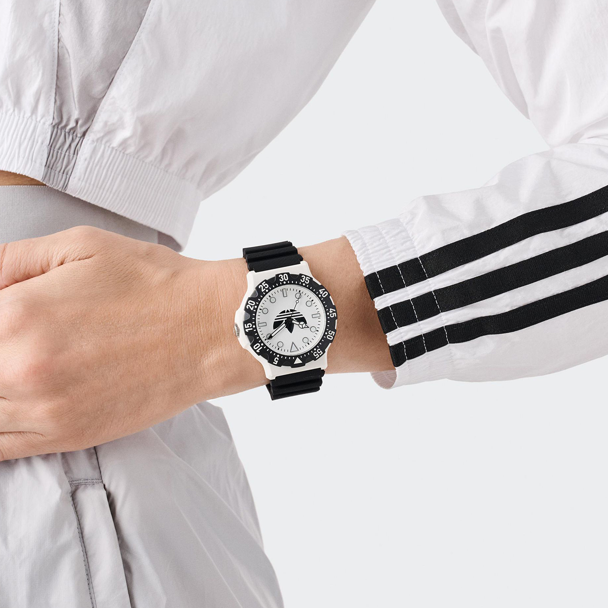 adidas Originals アディダス ストリート ディスカバラー ツー