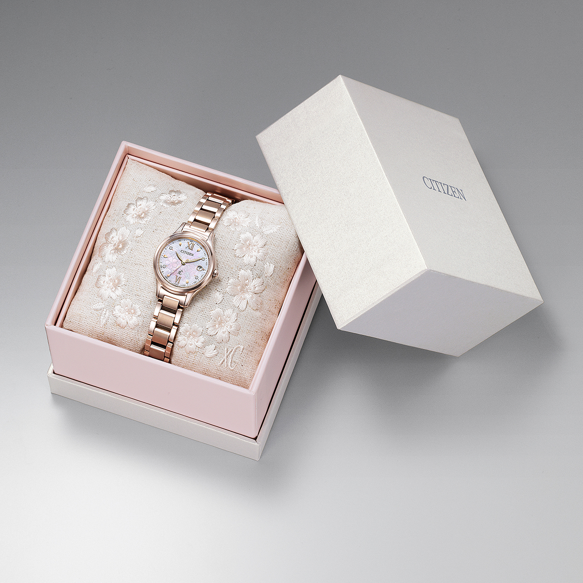 【新品】シチズン CITIZEN xC 腕時計 レディース ES9498-77N 30周年アニバーサリーSAKURA限定モデル  hikari collection Happy Flight エコ・ドライブ電波（H060-04M） ピンクシェルxピンクゴールド アナログ表示 シチズン クロスシー30周年アニバーサリー SAKURA限定 エコドライブ