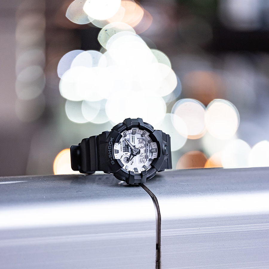 G-SHOCK ブラック&ブリリアントホワイト GA-700WD-1AJF メンズ 腕時計