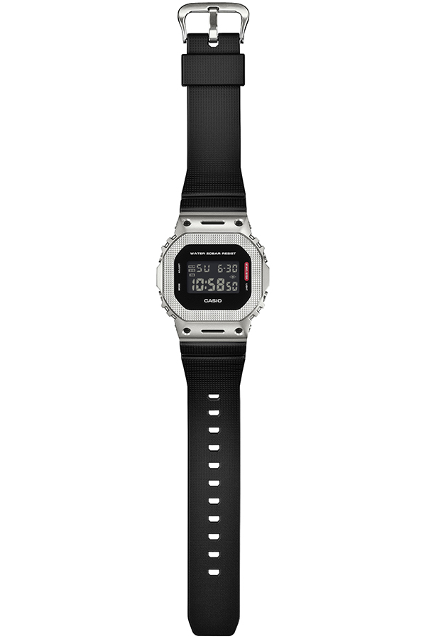 美品 CASIO G-SHOCK GM-5600-1JF メタルカバード G-SHOCK メタルカバード 5600 GM-5600U-1JF メンズ 腕時計 電池式