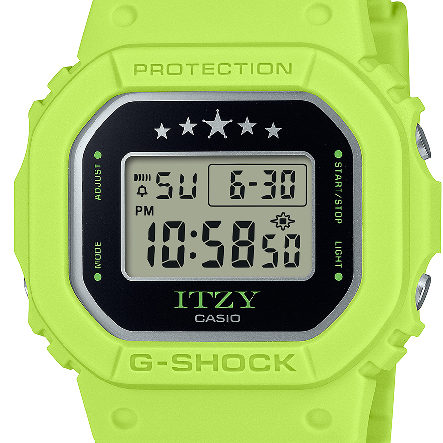 莉*那様 美品。G-SHOCK デジタル時計 ホワイト/レッド/グリーン　クリス G-SHOCK WEB限定 CASIO ミッドサイズ ピンクスケルトン GMA