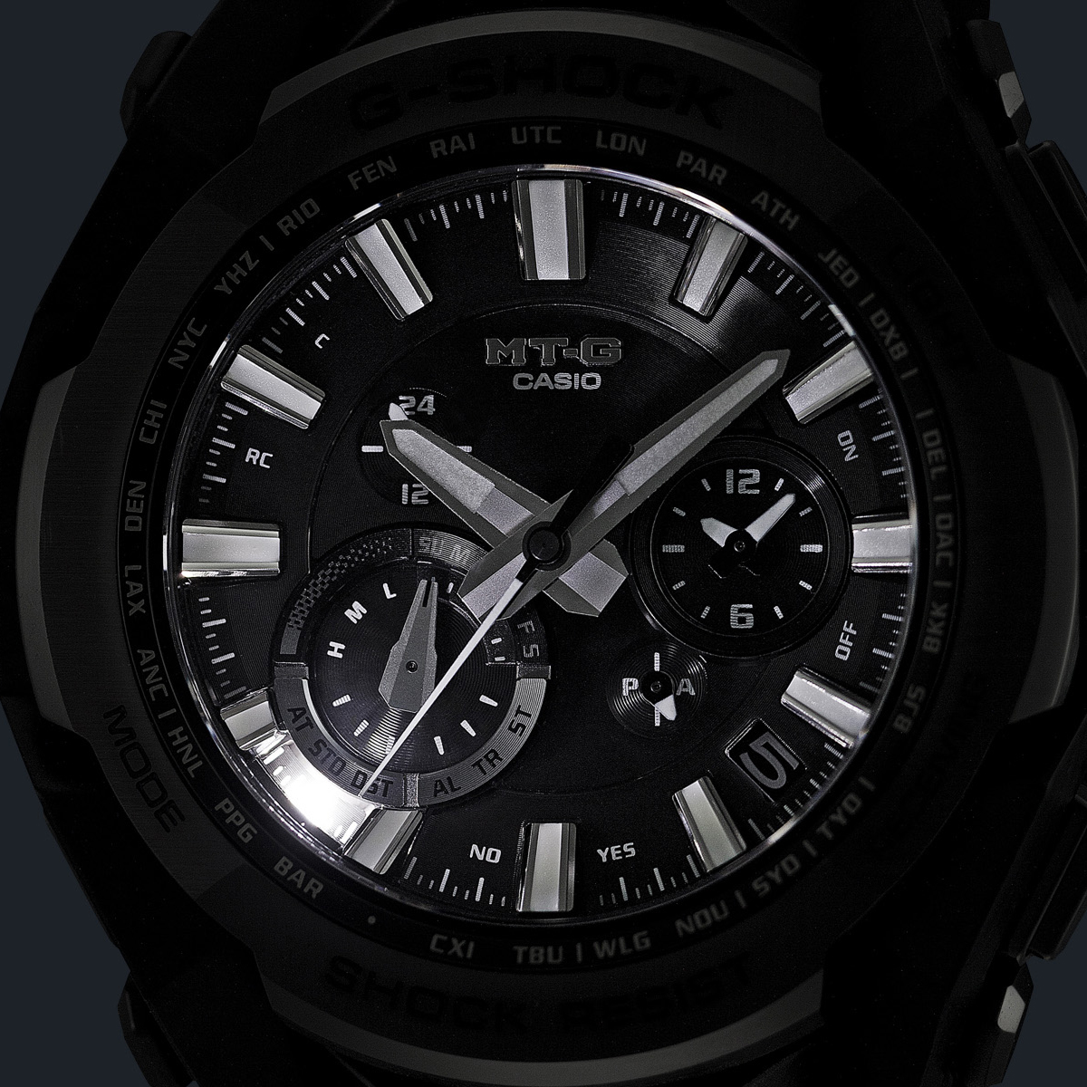 【極美品】カシオ　G-SHOCK MTG-B4000-1AJF 箱説保　現行 2 MT-G G-SHOCK MTG-B4000シリーズ MTG-B4000BD-1AJF メンズ 腕時計 電波