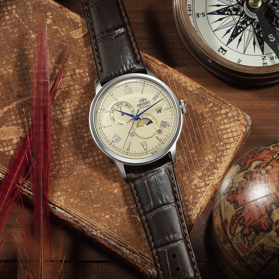 【極美品】ORIENT バンビーノ サンアンドムーン オリエント、曜日・「サンアンドムーン」表示をアシメトリーに配置した