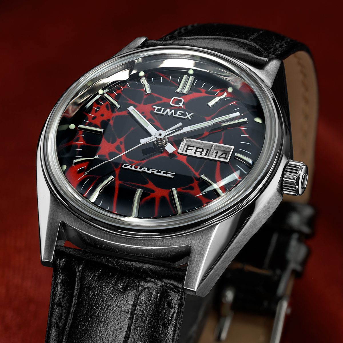 5月22日発売 タイメックス Q Timex レッドベガ 1978 復刻モデル TW2Y55700 メンズ 腕時計 クオーツ 電池式 デイデイト 革ベルトの画像