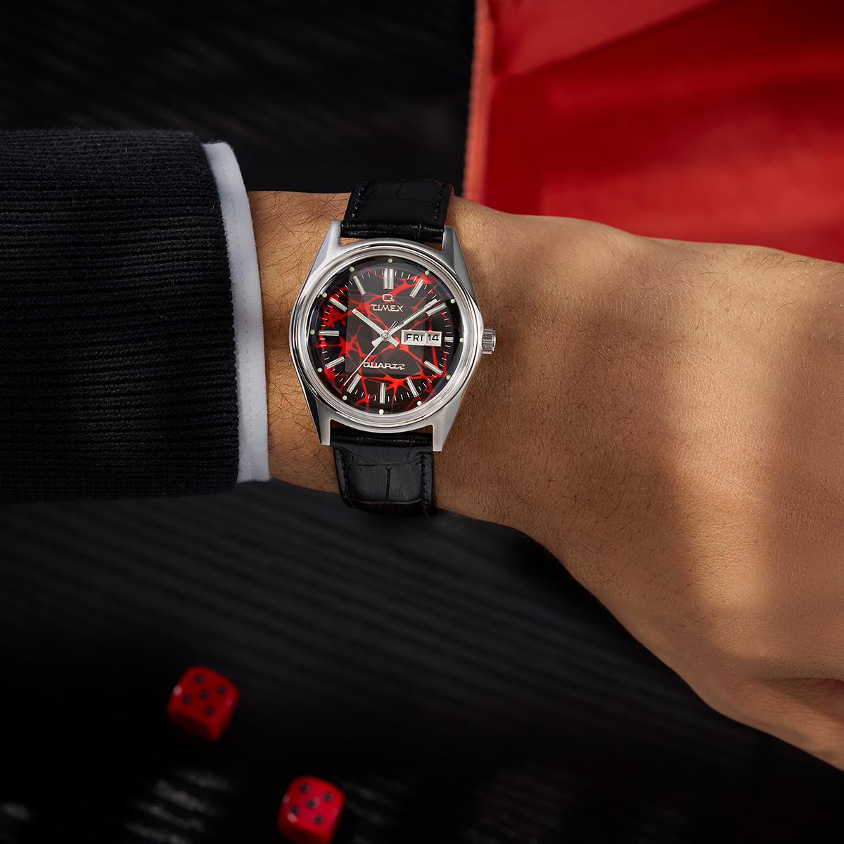 5月22日発売 タイメックス Q Timex レッドベガ 1978 復刻モデル TW2Y55700 メンズ 腕時計 クオーツ 電池式 デイデイト 革ベルトの画像