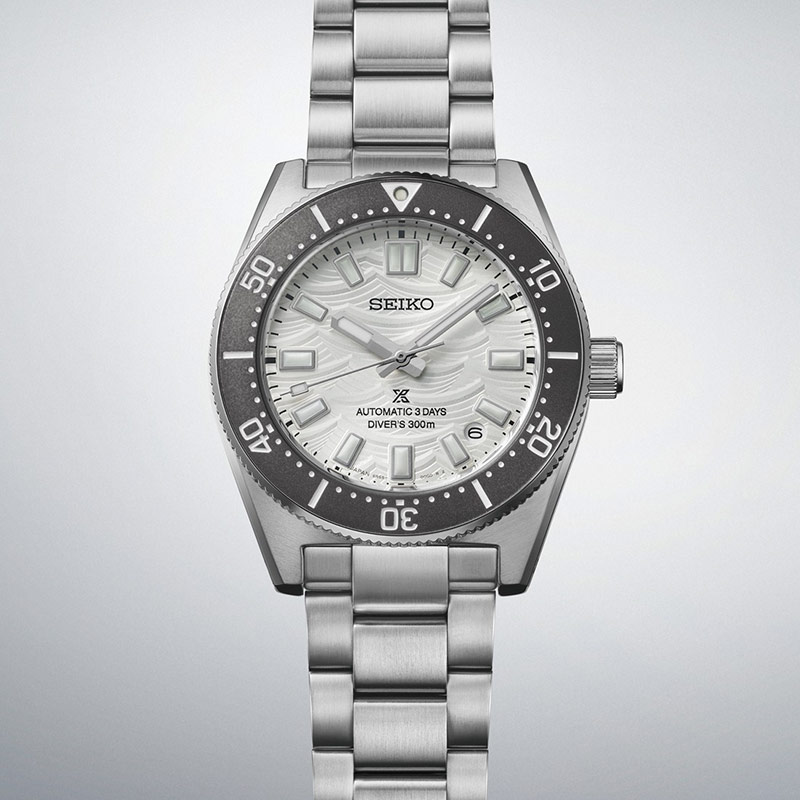 レア【美品】SEIKO プロフェッショナル　ミニダイバー 白 誕生35周年のセイコー“外胴ダイバー”は限定1200本