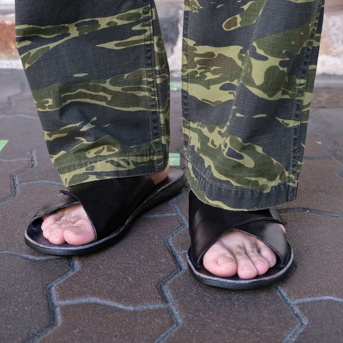 BRADOR（ブラドール） LEATHER SANDALS レザーサンダル クロスサンダル