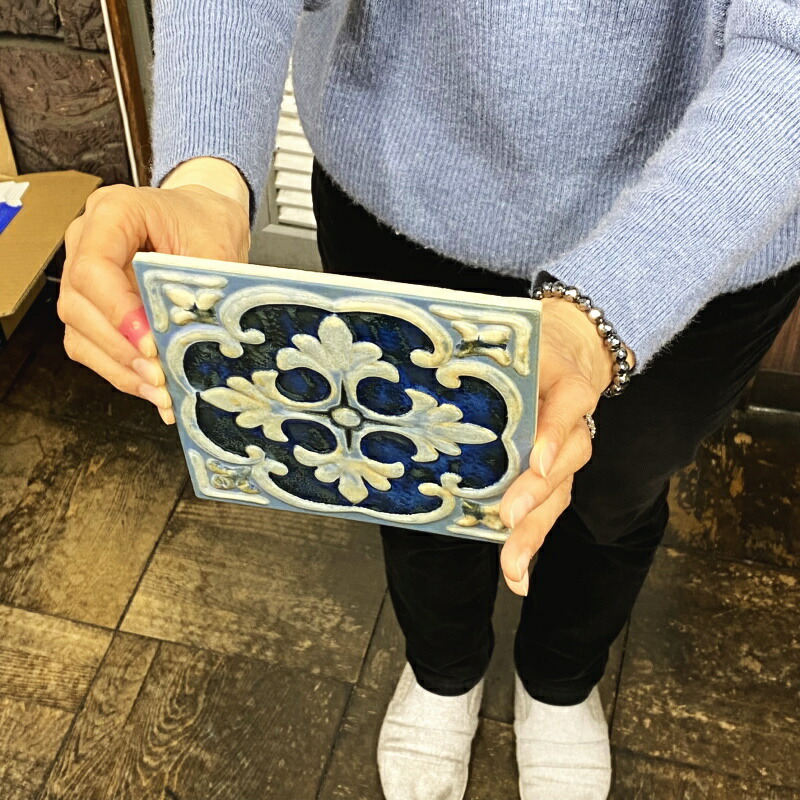 アンティーク デザインタイル 150角 花 マジョリカ タイル
