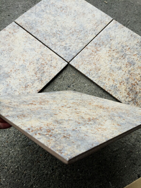 磁器タイル　未使用　30cm×30cm  46枚 7mm 敷くだけタイル 磁器 ベージュ 30×30 JBG-JCB1 4975149596614