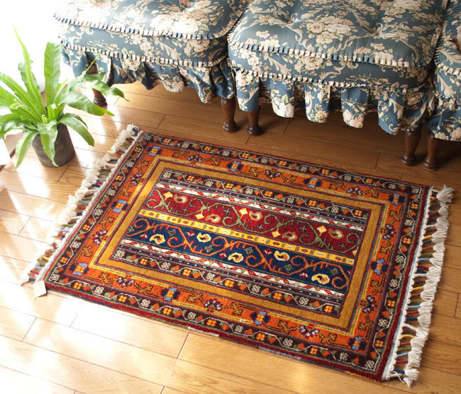 送料無料 ラグ マット 絨毯 手織り絨毯 手織りのインド絨毯(64cm x 